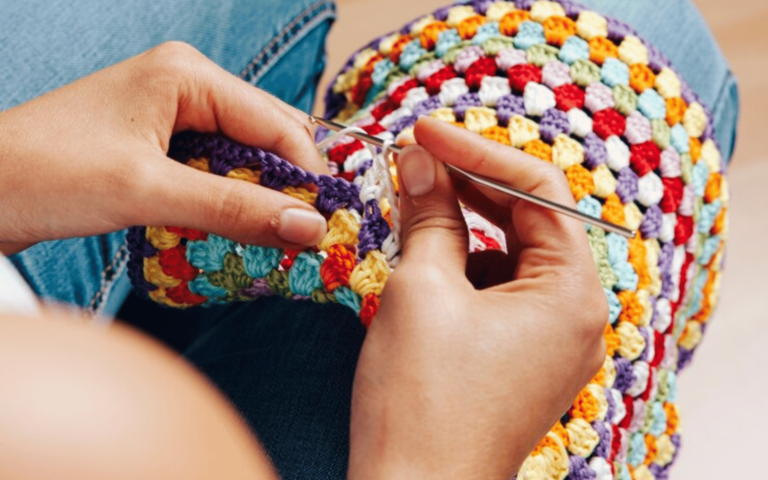Mosaic Knitting – Crafting Kaleidoscopic Knit Accessories